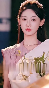 Ia pura-pura tak mengenalnya, padahal dialah segalanya.