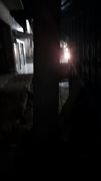 Morador reclama de escuridão após retirada de luminária de poste que deveria ser trocado na Rua do Prado, em Patos