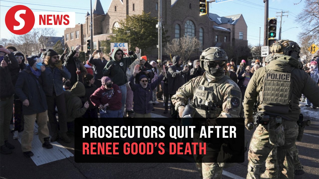 Minnesota protesters, agents repeatedly square off