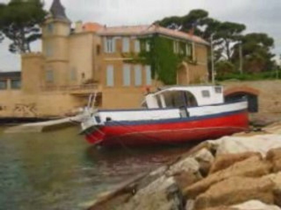 LA CIOTAT : LANGOUSTIER ECHOUE
