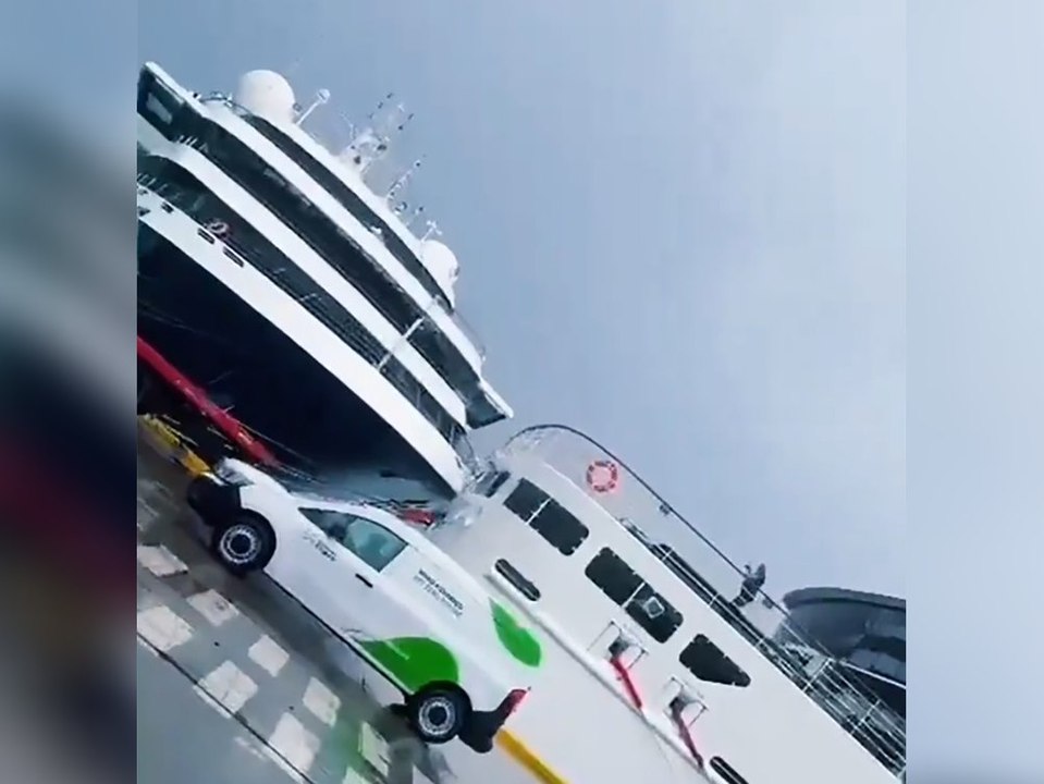 Nach Monstersturm: Schiffe krachen im Hafen ineinander