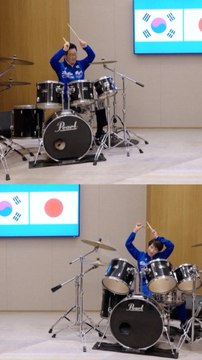 Los líderes de Japón y Corea del Sur estrechan lazos tocando la batería