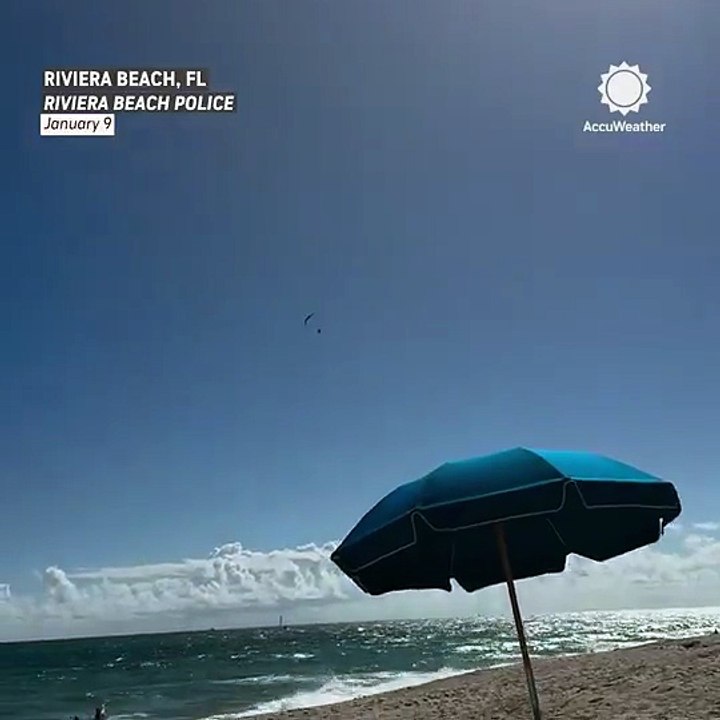 Etats-Unis: Regardez les images incroyables de cet homme en parapente qui fait une chute de 150 mètres dans l'océan en Floride et qui survit miraculeusement - VIDEO