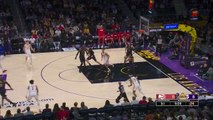 Lakers - La passe décisive en mode “touchdown” de Smart pour le dunk de LeBron