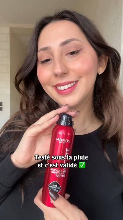 Pluie, émotions, une soirée au stade et un maquillage qui n’a pas bougé NB : j’ai aussi ajouté d’autres produits hors caméra pour finaliser le look.