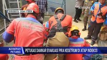 Tersengat Kabel Aktif, Pria di Surabaya Dievakuasi Damkar dari Atap Rumah Indekos