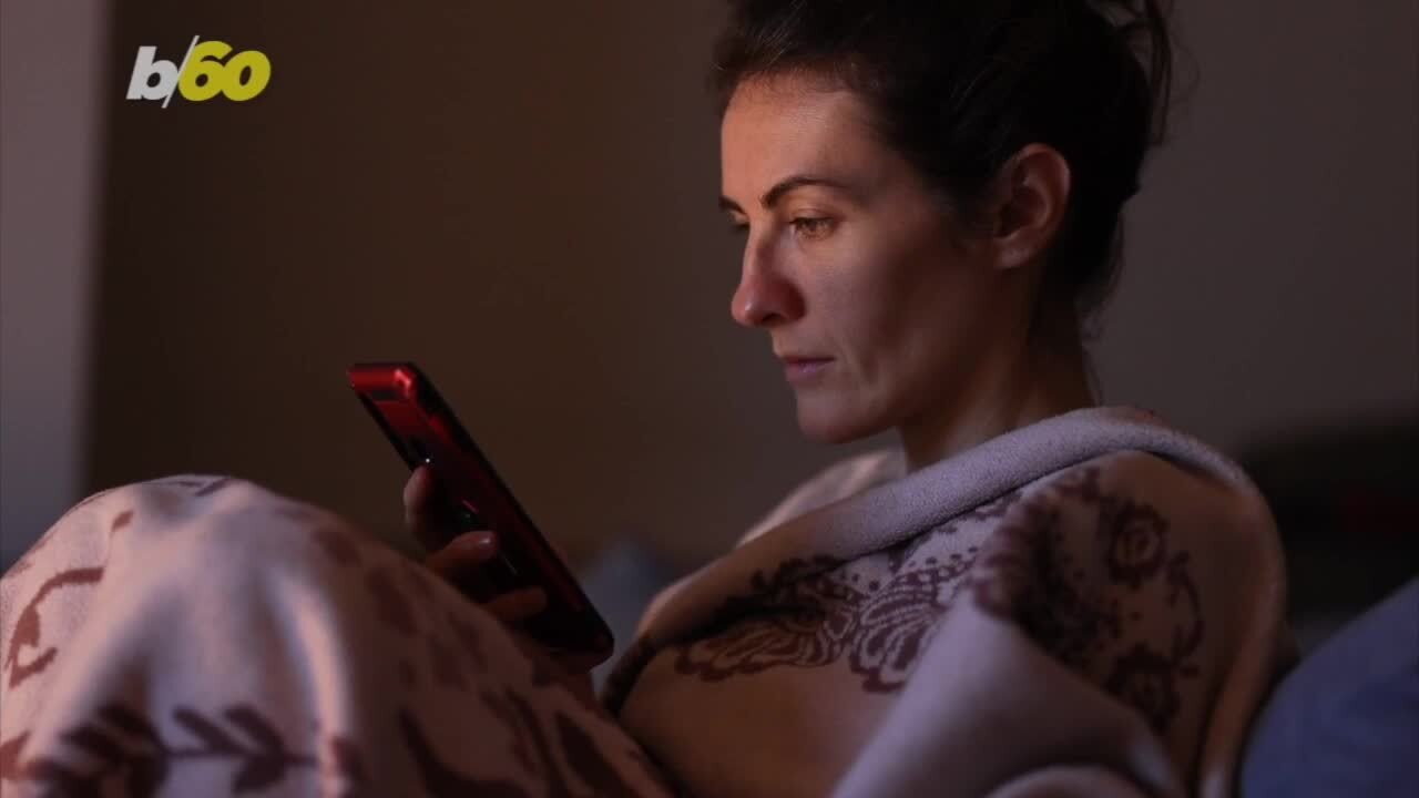 What It Really Means When Someone Texts in Paragraphs