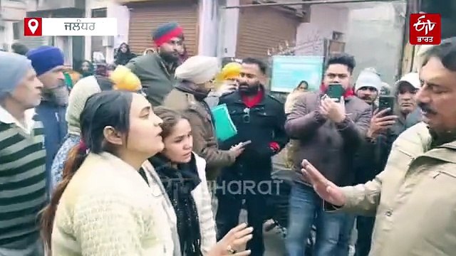 ਖਾਲੀ ਪਲਾਟ ਵਿੱਚੋਂ ਮਿਲੀ ਲਾਸ਼, ਪਰਿਵਾਰ ਨੇ ਪੁਲਿਸ 'ਤੇ ਲਾਏ ਇਲਜ਼ਾਮ, ਕੀਤਾ ਪ੍ਰਦਰਸ਼ਨ