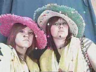 Cousine et moi fesant les magasins_0001