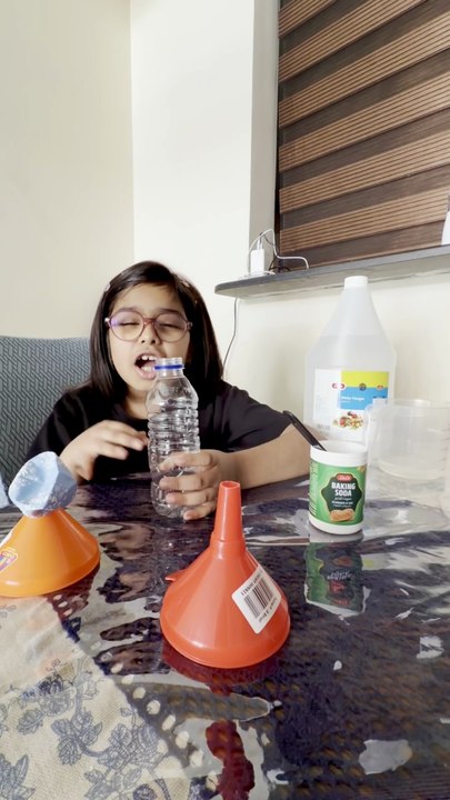 A fun and safe science experiment - How to inflate a balloon without blowing ?