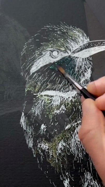 Dessin d'un oiseau avec le stylo gel blanc et avec l'aquarelle caméléon