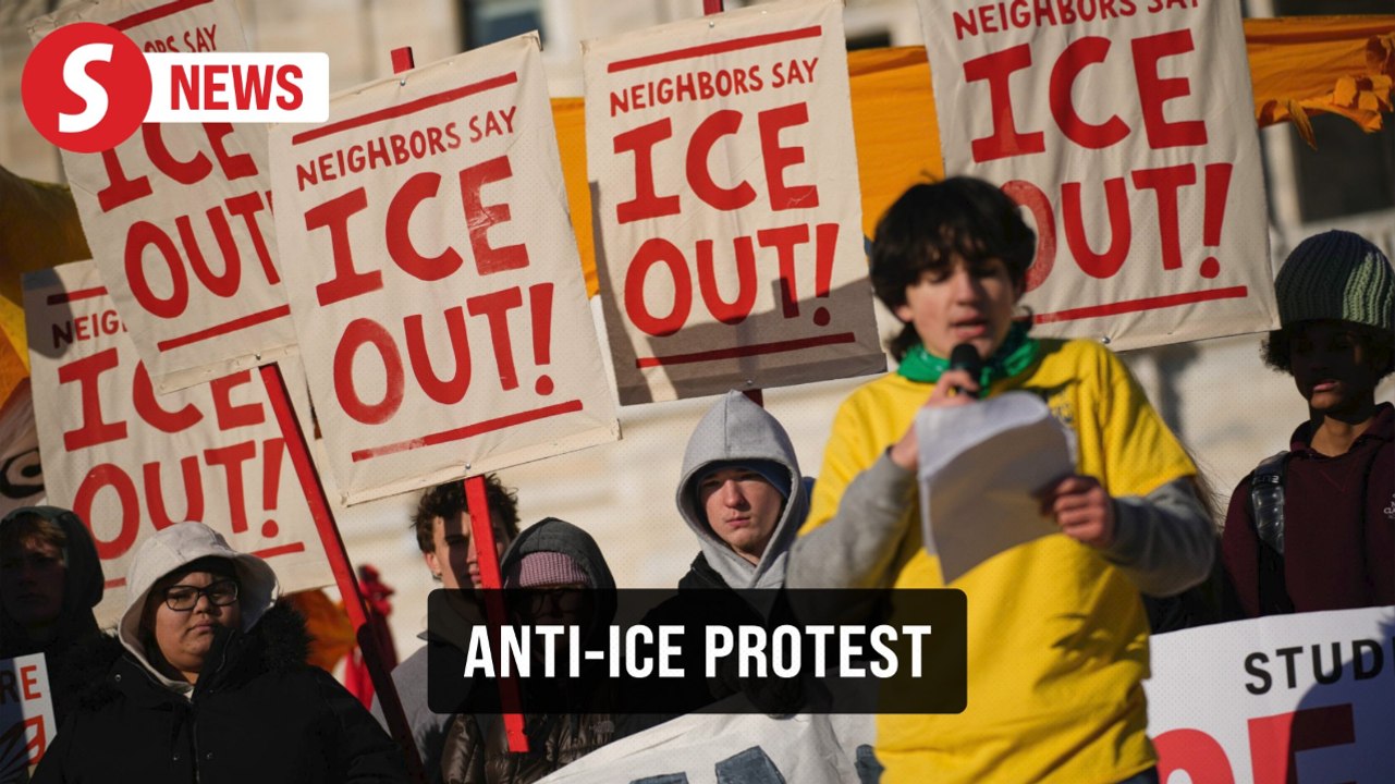 Students protest against ICE outside Minnesota State Capitol