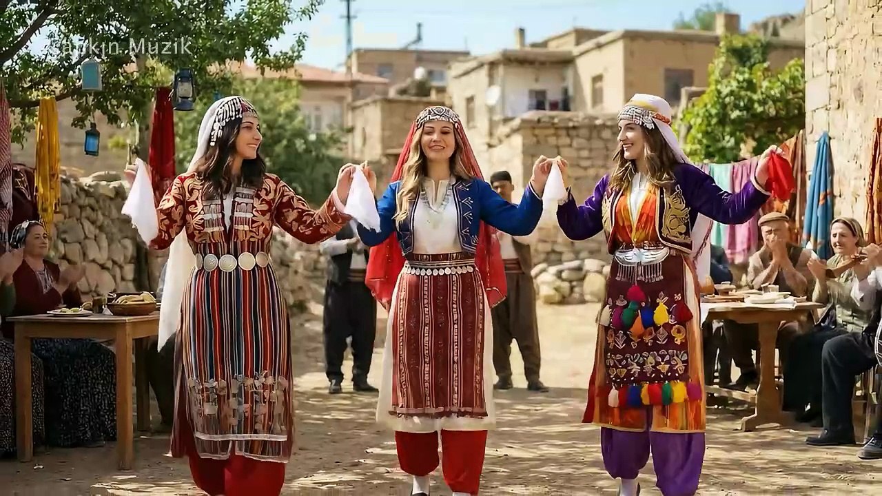 Cemile'nin gezdiği dağlar meşeli - Çapkın Müzik 43 - Cemilem Türküsü