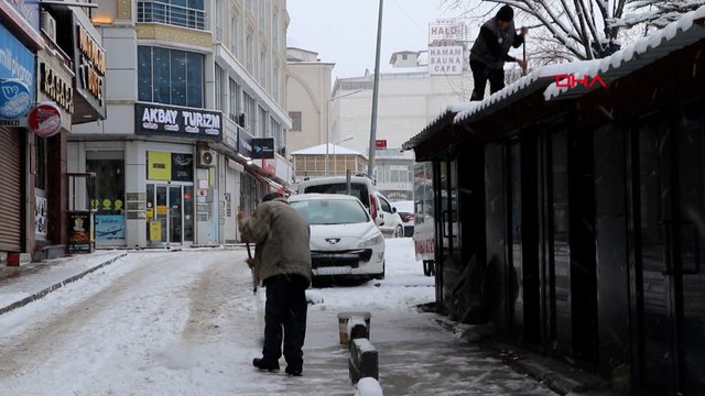 Van'da 363 yerleşim yeri ulaşıma kapandı