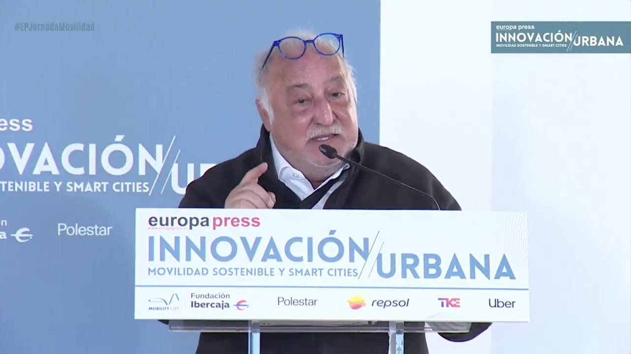 El director general de la DGT pretende erradicar el coche particular en las ciudades: "Si tienes prisa, vete en Uber"