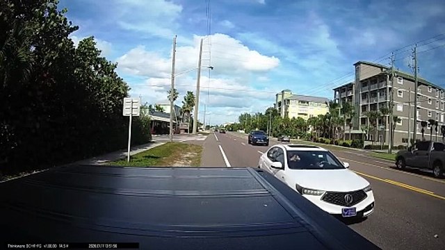 Apavorado . Homem salva duas crianças em autoestrada da Florida