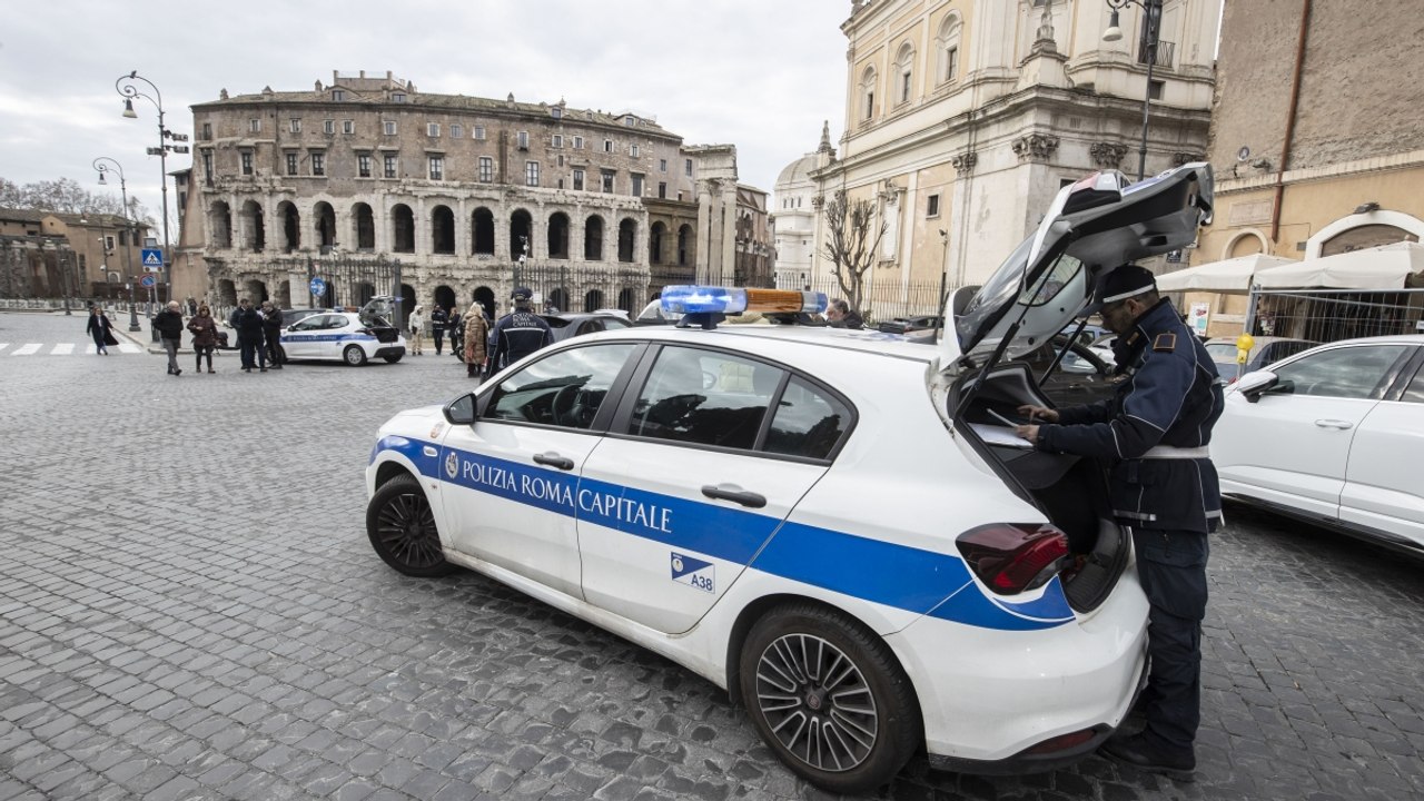«Zona 30» a Roma, in auto con l'assessore Patanè: «Non vogliamo fare cassa ma limitare gli incidenti»