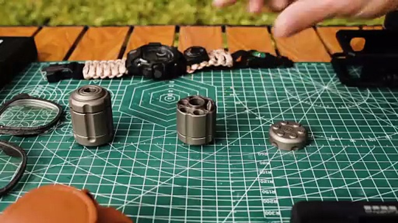 The Revolver S – Compact Titanium Ratchet Screwdriver by IdeaSpark