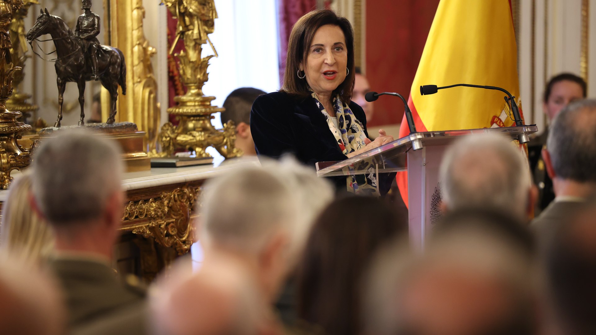 La ministra de Defensa, Margarita Robles, ha manifestado este jueves que el Gobierno de Espa�a no descarta participar en una misi�n internacional de vigilancia en Groenlandia. Esta posibilidad surge como respuesta directa a las recientes amenazas del presidente de Estados Unidos, Donald Trump, quien ha insistido en su pretensi�n de anexionarse dicho territorio alegando razones de "seguridad" frente a la presencia de Rusia y China en el �rtico.
