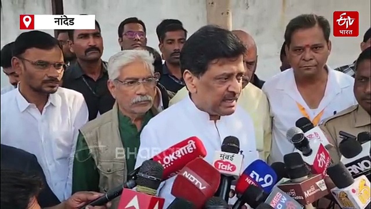 खासदार अशोक चव्हाणांनी सपत्नीक बजावला मतदानाचा हक्क