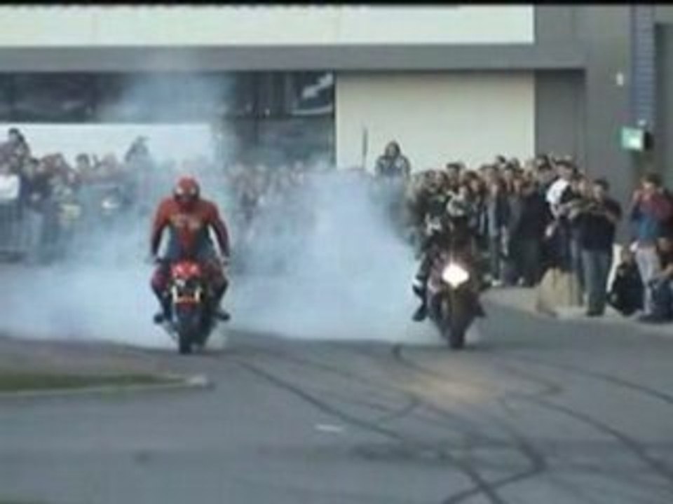 Video CA SENT LA GOMME... - burn, moto -