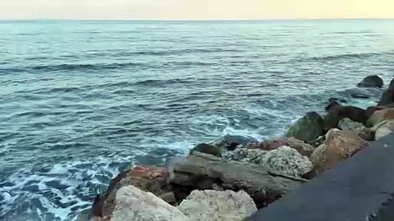 جلسة شتوية على بحر مرسين، هدوء الموج يجنّن