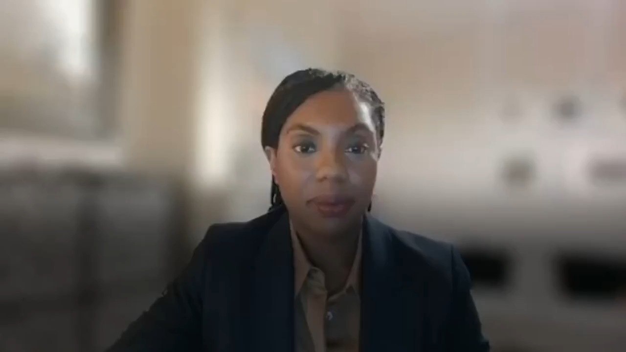 Kemi Badenoch sacks Robert Jenrick over Reform defection plot