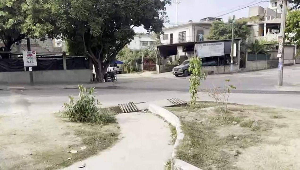 Parada de camión en mal estado pone en riesgo a peatones | CPS Noticias Puerto Vallarta