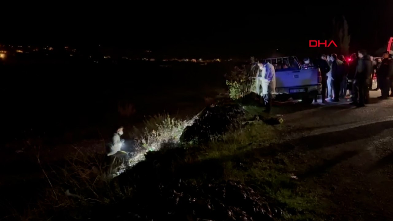 Antalya'da yanan kamyonette erkek cesedi bulundu