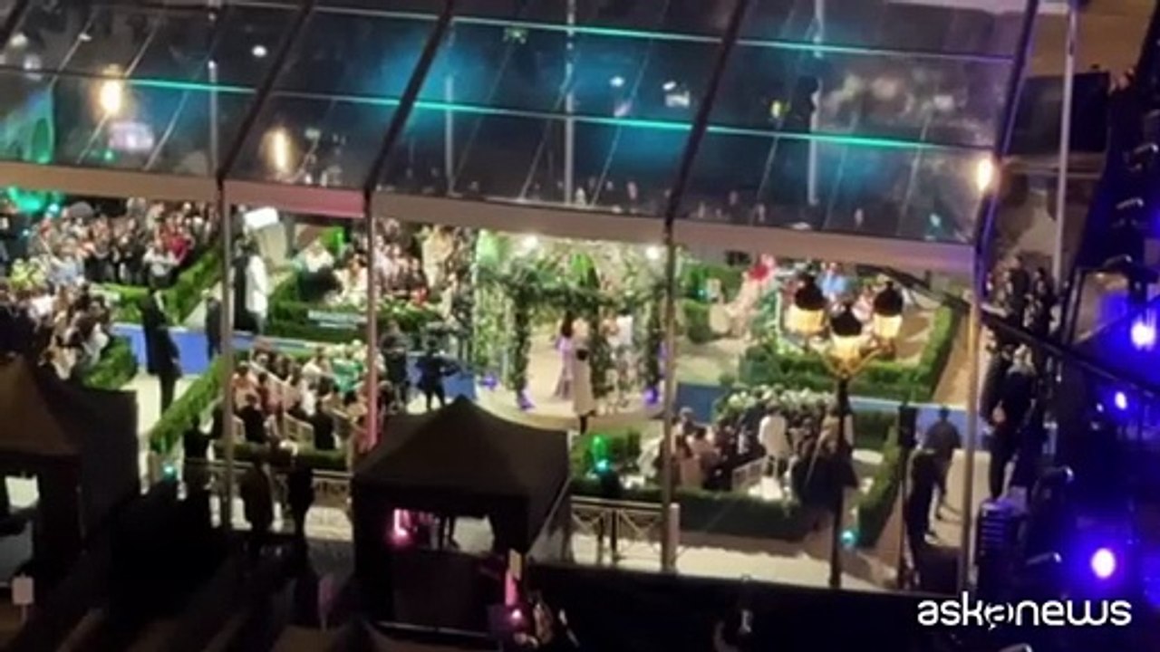 Luke Thompson e Yerin Ha a Parigi per la première mondiale di "Bridgerton 4"