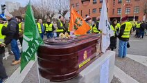 Tractorada en Burgos: la protesta llega a la delegación de la Junta