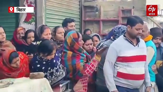 सड़क पर पड़ी थी 17 साल के किशोर की लाश.. खून से सनी मछली लूटने में लगी रही भीड़