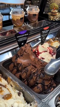 ice Cream scoop gelato icecream chocolate cake dessert food foodie streetfood