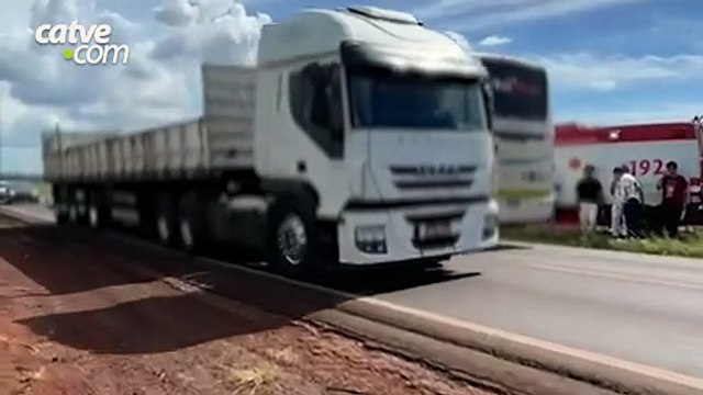 Acidente com ônibus de trabalhadores deixa quatro feridos na PR 182