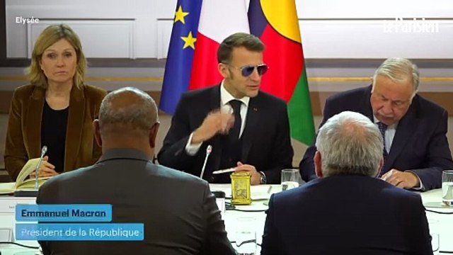 « Je suis obligé de les porter » : le drôle de look d’Emmanuel Macron à l’Élysée, lunettes de soleil sur le nez