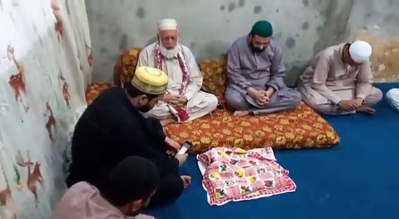 یہ چکی سیدہۜ کی چل رہی ہے زمانہ جتنا لنگر کھا رہا ہے.