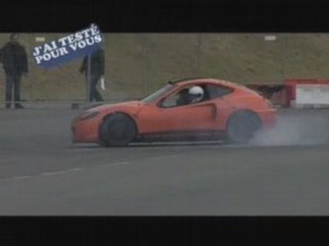 Taig Khris teste le pilotage sur circuit