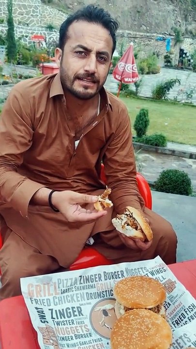 نبیل آفریدی اسے بہت زیادہ ذلیل کرتا تھا۔ کسی کی اتنی توہین نہیں کرنی چاہیے۔ ہر چیز کی ویڈیو بنانا اور بغیر اجازت ریکارڈ کرنا بالکل درست نہیں ہے۔ #pukhtoon #kpk #merakohat #peshawar