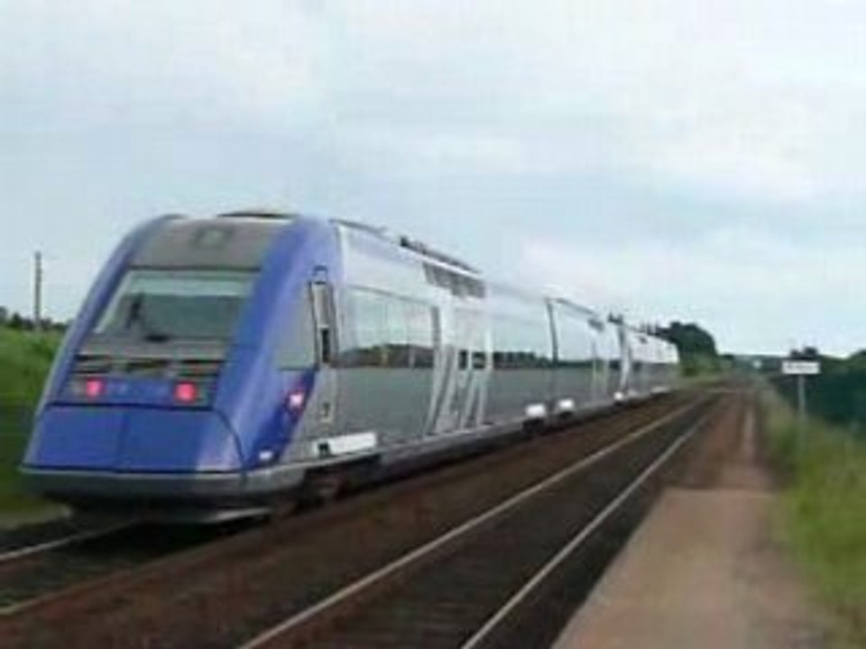 UM d'X72500 en gare de Laigné en Belin