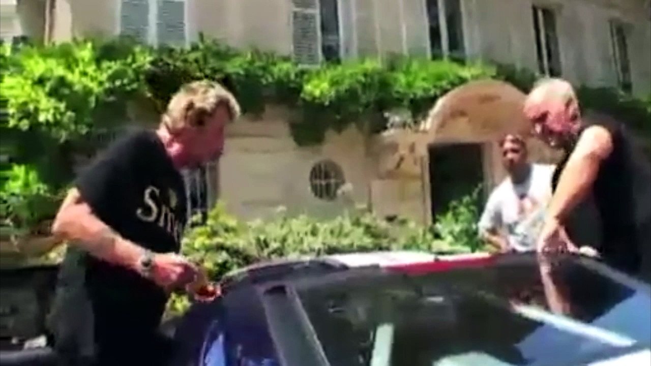 2006 – Johnny Hallyday – Fait l’acquisition d’une Ford GT40