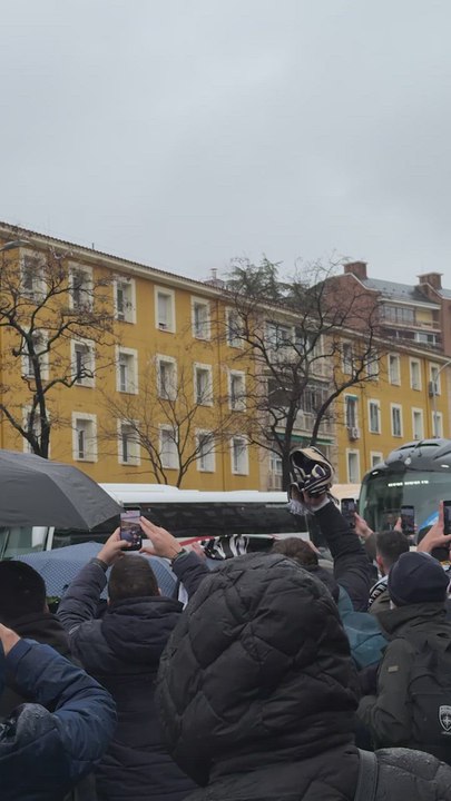 Pitos en la llegada del Real Madrid al Santiago Bernabéu