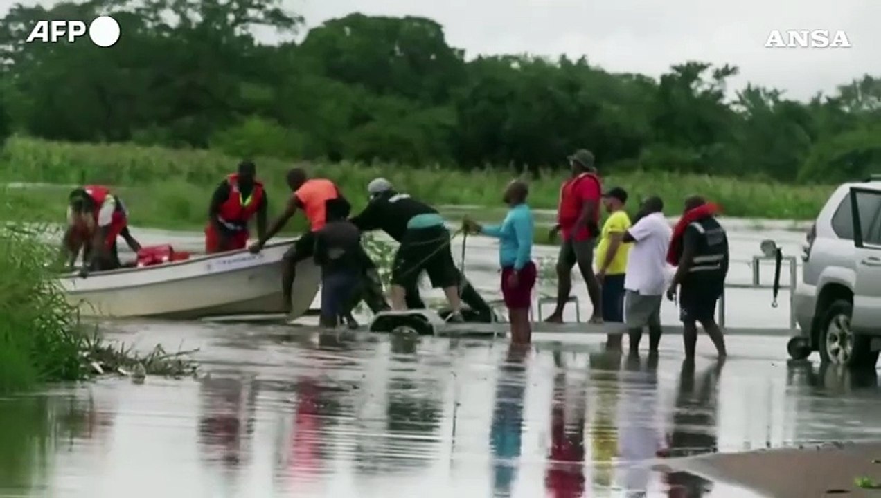Inondazioni in Mozambico, a Boane strade come fiumi