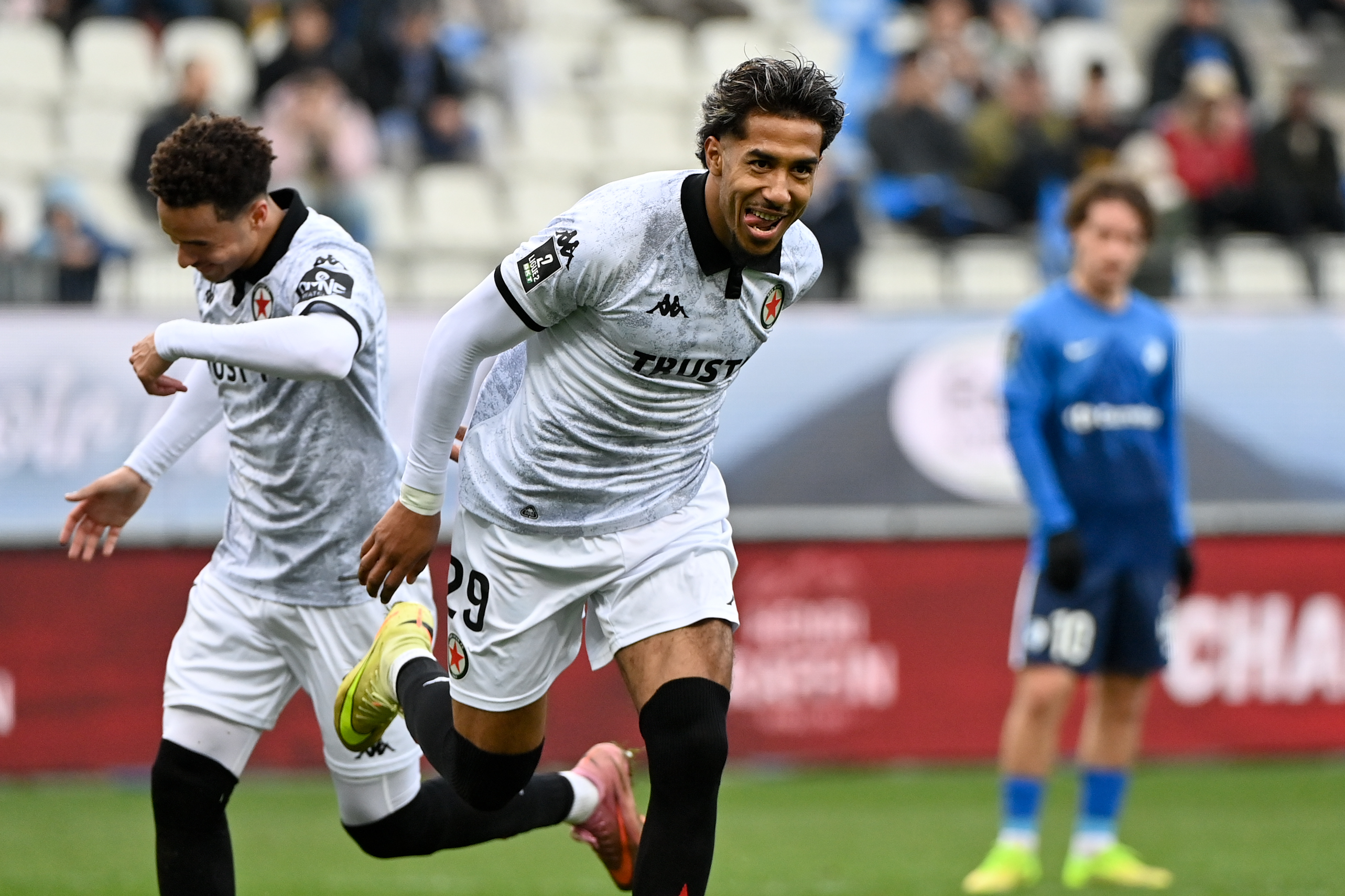 Ligue 2 : le Red Star roule sur Grenoble et repart de l'avant