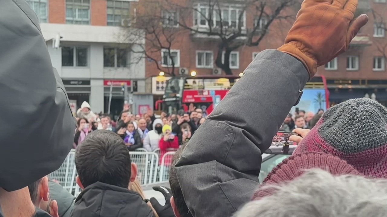 Asencio el más aclamado a la salida del Bernabéu