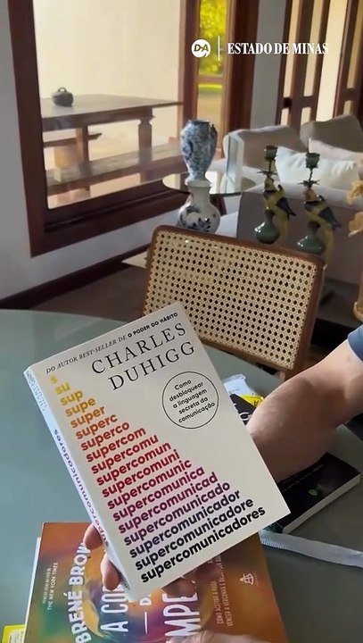 Zema faz vídeo com livros das férias: 'Sempre cultivei o hábito da leitura'