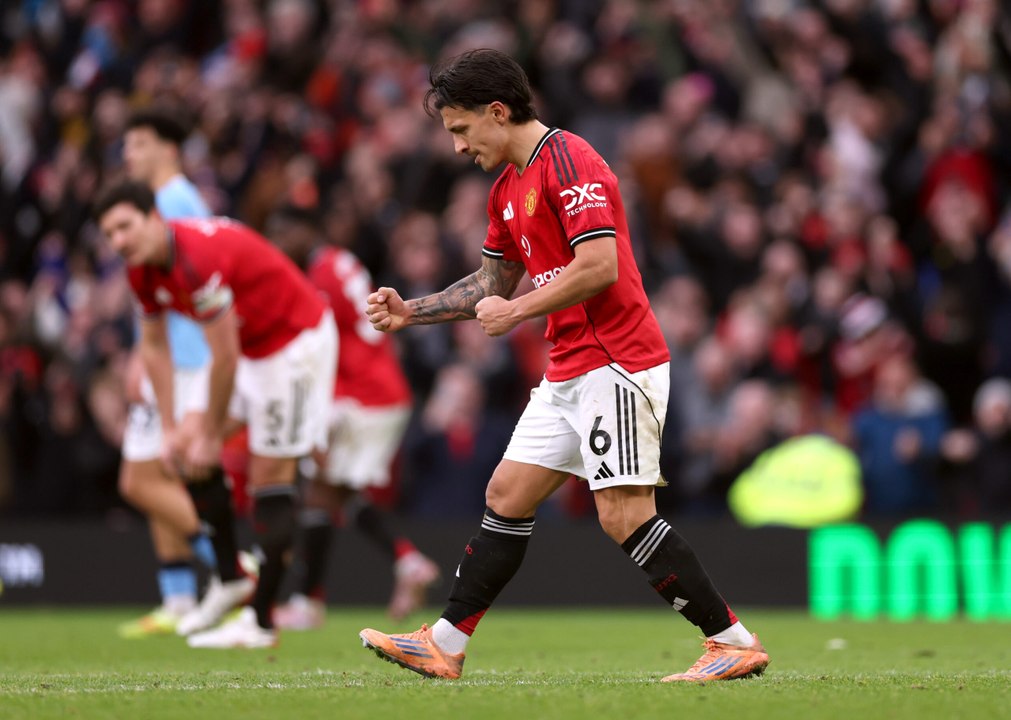 Carrick vince il derby di Manchester all'esordio: la festa dello United