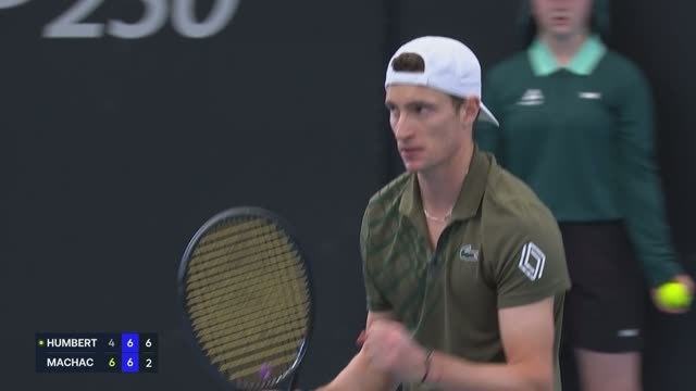 Adélaïde - Machac prive Humbert du titre