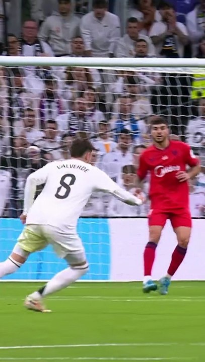 The hawk is used to score bangers. 💥___LALIGAEASPORTS(MP4)