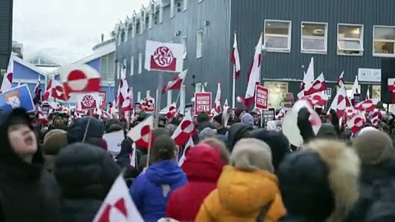 Des milliers manifestent à Nuuk contre le plan de Trump d’annexer le Groenland