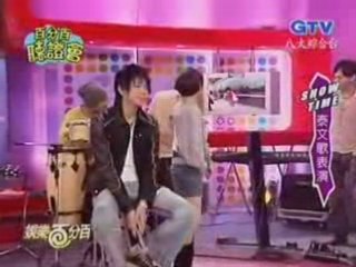 XiaoZhu sings Thai song